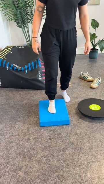 Want to run stronger and stay injury-free?
Rebekah walks us through 3 pieces of equipment we use daily to improve balance, strength & control in runners.
☎️ (0504) 26090 🌎 www.thephysiolab.ie