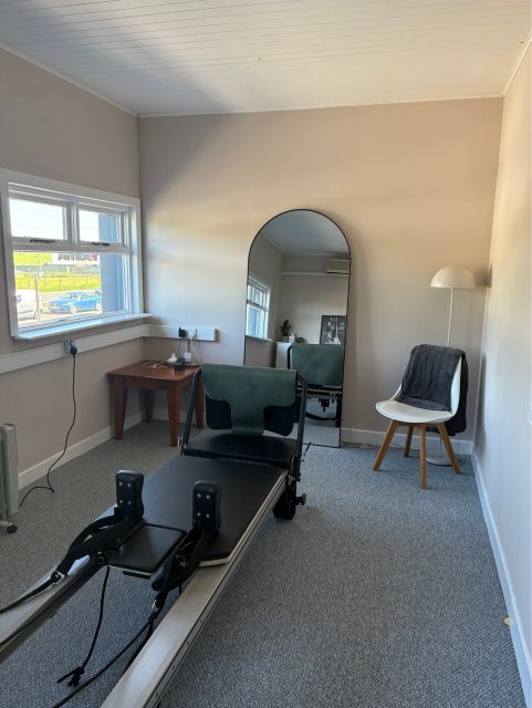 Welcome to our private Reformer Pilates room ✨
Our one-to-one Reformer Pilates sessions are perfect for anyone recovering from injury, returning to exercise, or wanting to build confidence using the reformer bed.
Enjoy personalised guidance in a calm, private, and supportive environment tailored to your needs.
To book your session, call (0504 26090) 📞 #thephysiolab #reformerpi̇lates #thurles #tipperary